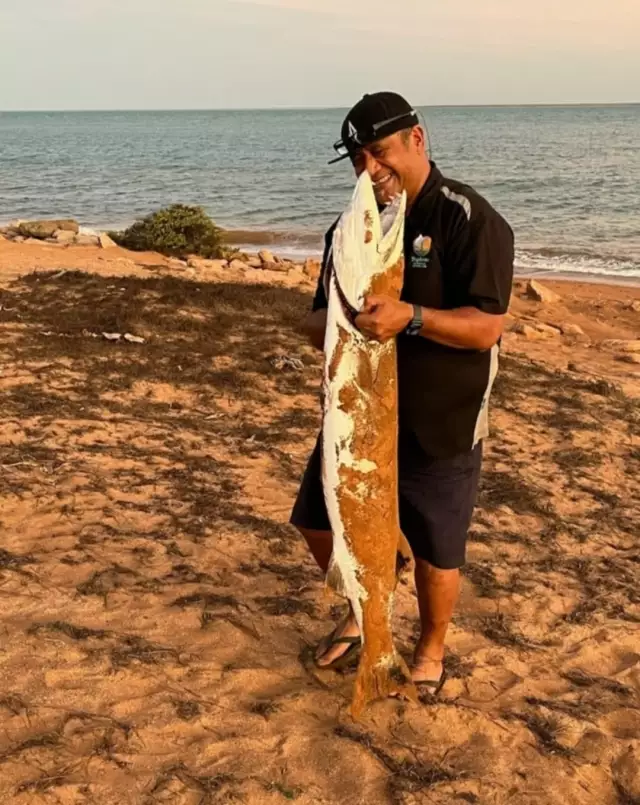 Barracuda apex predator scaring all the fish away. at least 30 kilos. I wasnt smiling, i was screaming holding it up